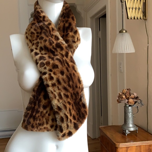 Faux cheetah fur scarf - Picture 3 of 5